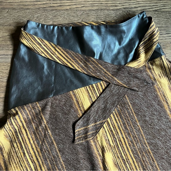 Boho style skirt with faux leather fringe - Picture 2 of 4